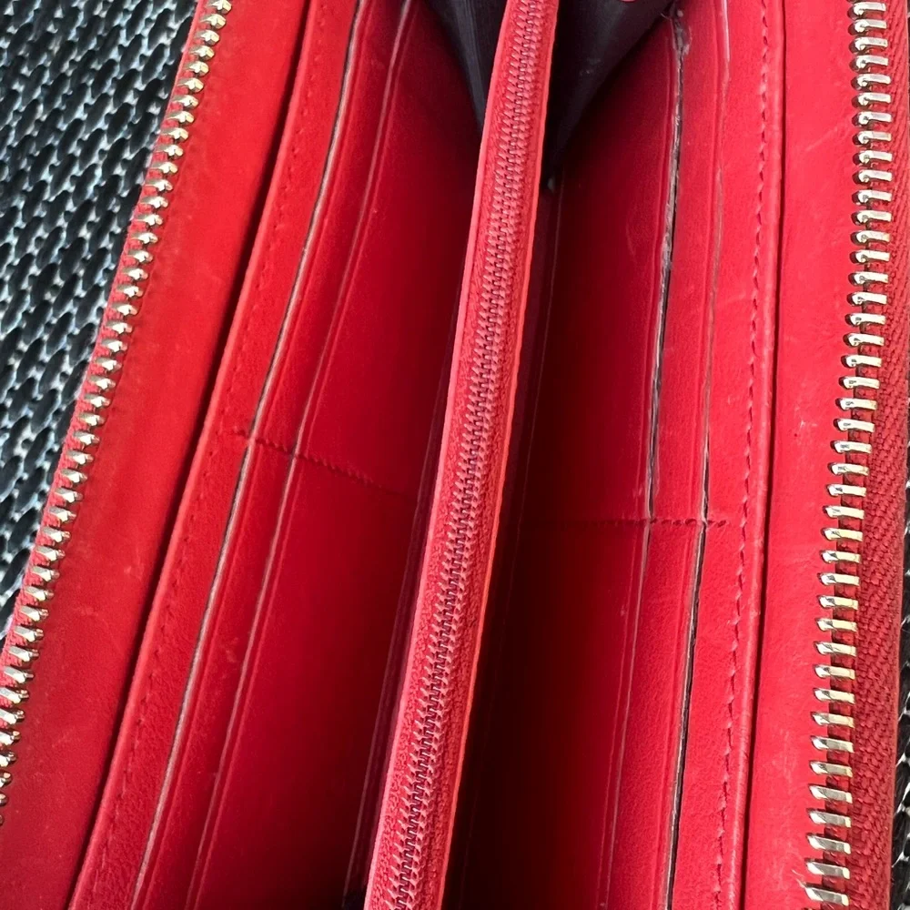 Gucci Red Embossed Leather Wallet - Picture 6 of 11